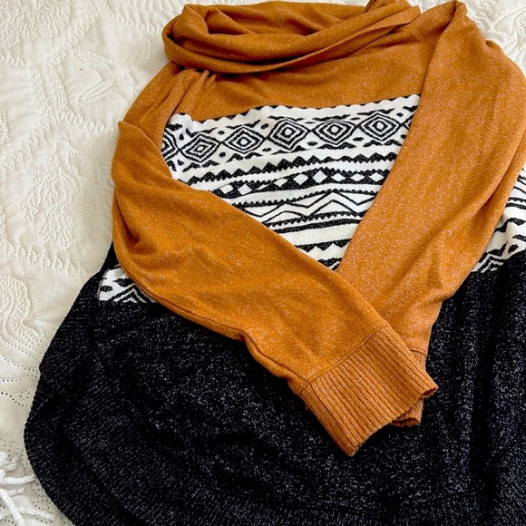 Maurices Sweatshirt Womens Large Cowl Neck Color Block size s - Picture 1 of 3
